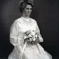 5257 Gwenn Scruggs wedding dress 24 September 1980