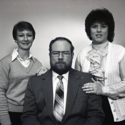 5432 Janice and Annette and Vernon Ramsey 1 December 1983