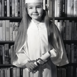 5499 Amanda Kahn May 1987