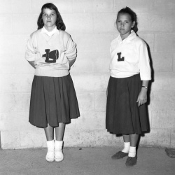 M149 Penny and Peggy Pennington 18 November 1958