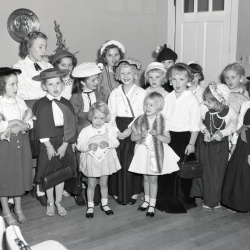 M167 Birthday party for daughter of Mrs Melvin Strom 16 January 1959