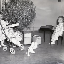 M396 Vivki and Janis McCracken Christmas 1960