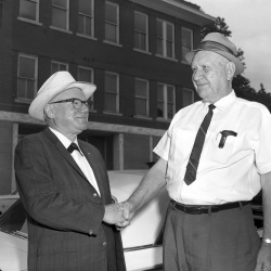 M639- News Photos 1265 -766