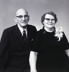 2712- Mr and Mrs B C Owings, April 23, 1970