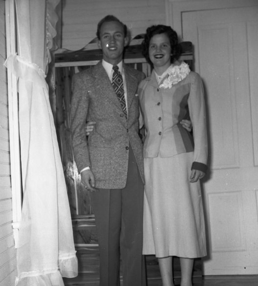 046-Kathryns shower wedding night 1954